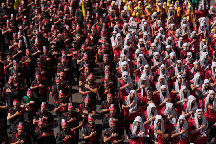 Massive Shiite crowds mark the holy day of Ashoura